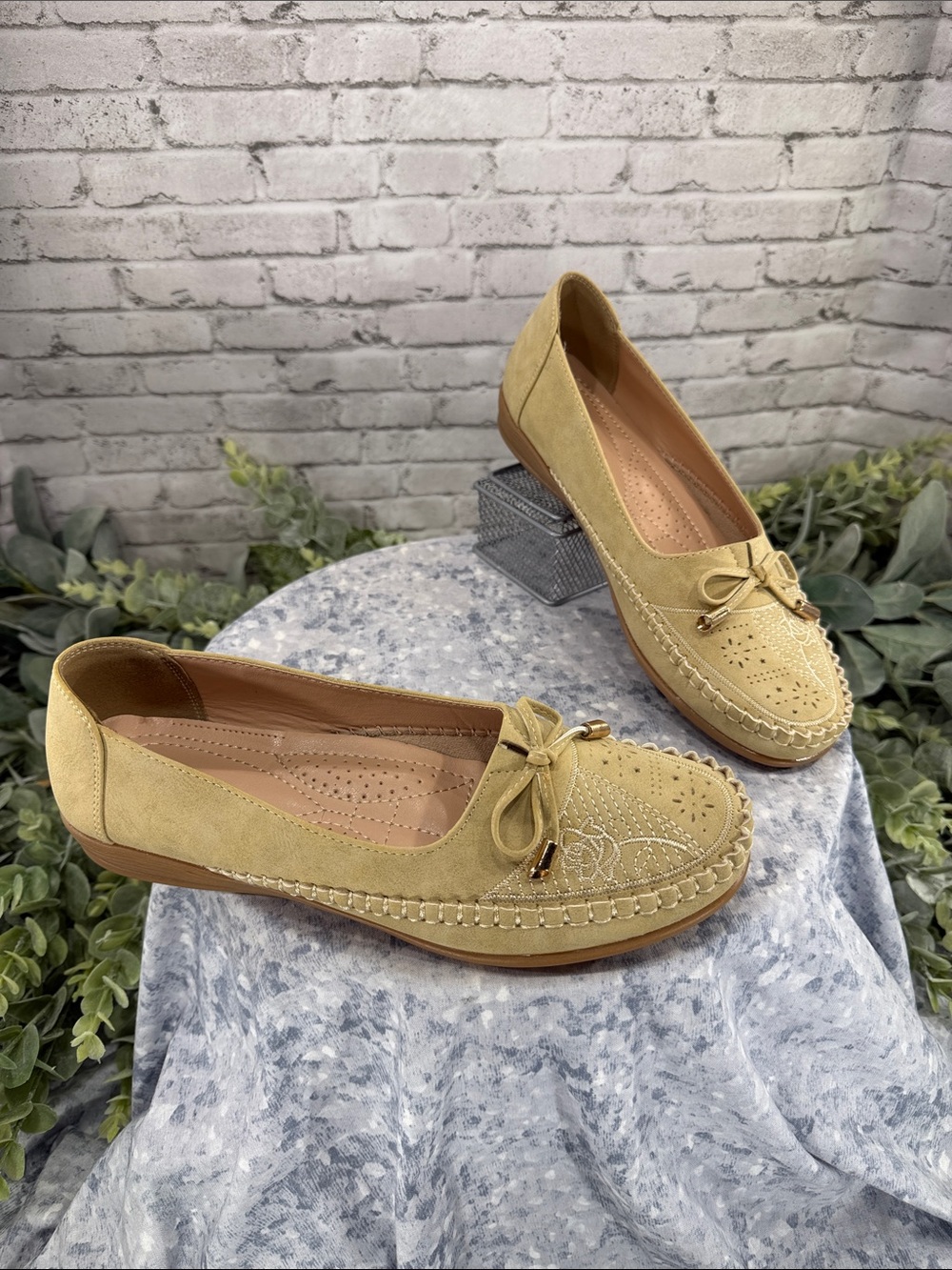 💛 Beige Moccasin Embroidered String Bow Comfort Flats - WMS 8M 💛 NWOT